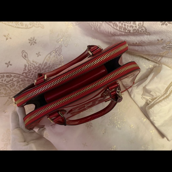 🔥HOST PICK🔥 guess limited edition 2 way bag - Picture 11 of 16